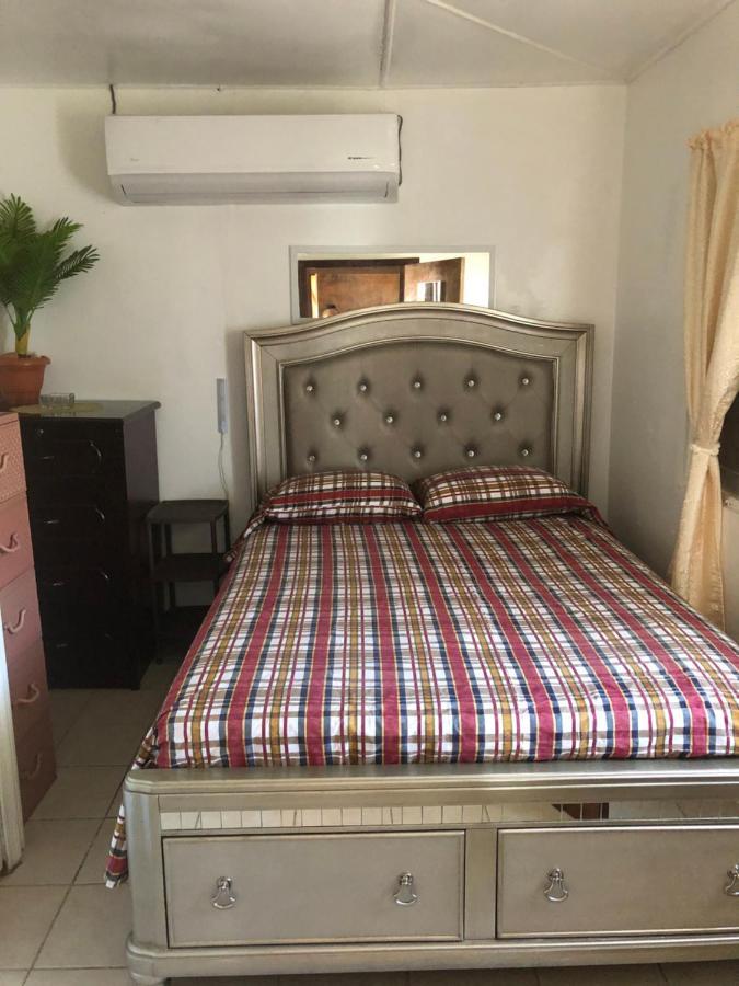 Moonlight Cottage East End Village 外观 照片
