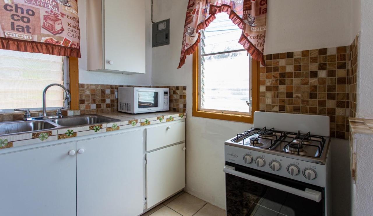 Moonlight Cottage East End Village 外观 照片