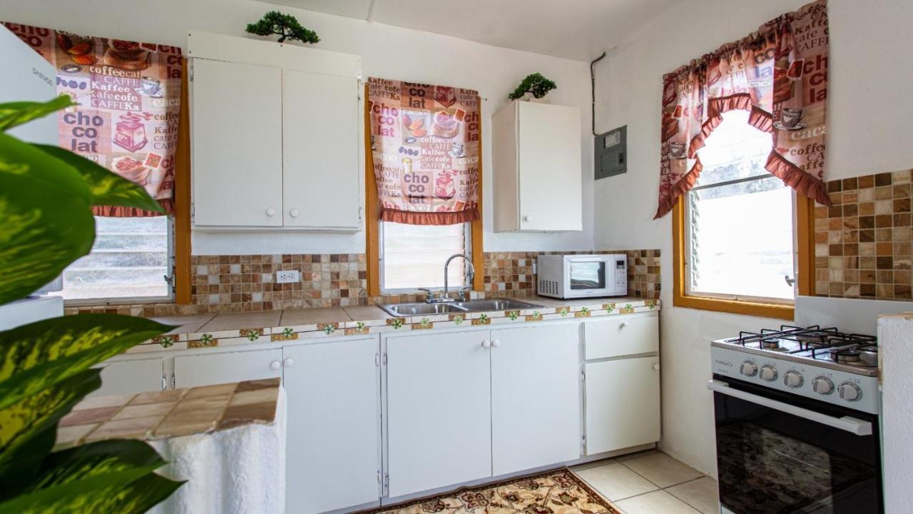 Moonlight Cottage East End Village 外观 照片